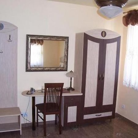 Hotel Faraon Kielce Esterno foto