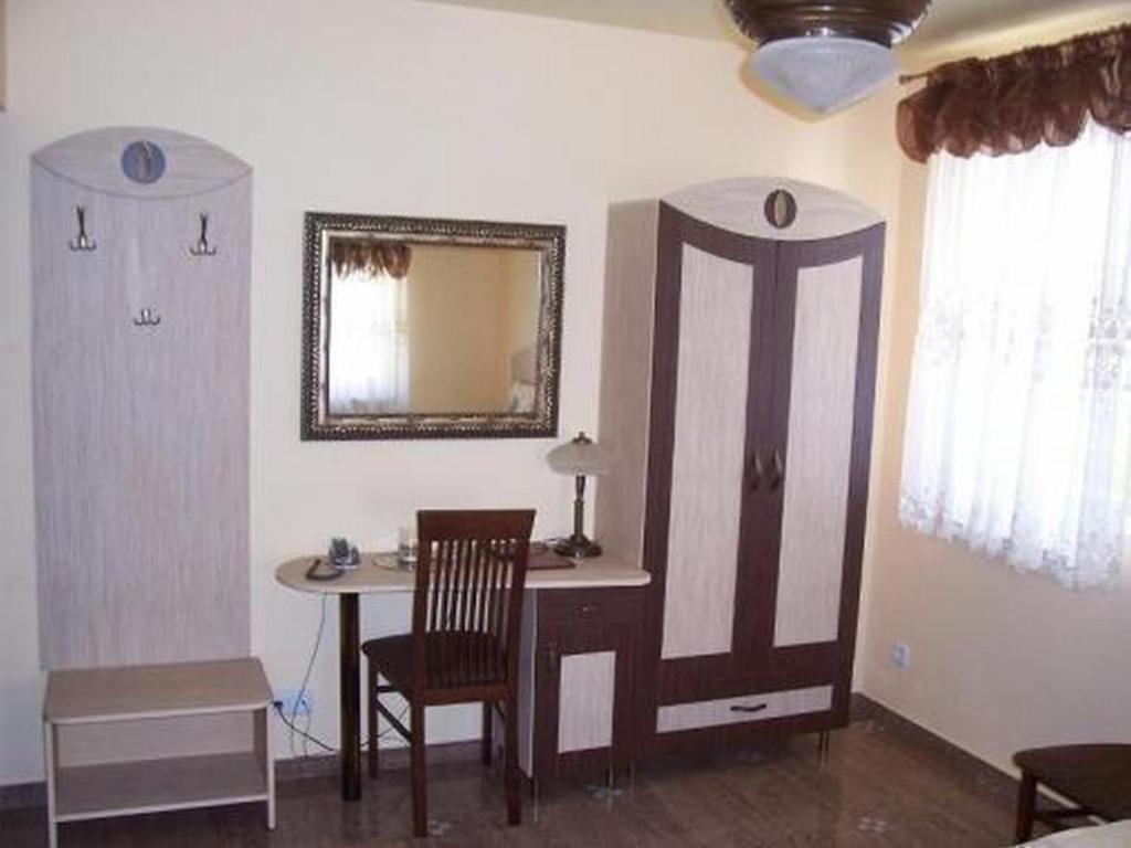 Hotel Faraon Kielce Esterno foto